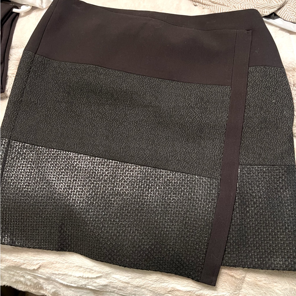 Black short pencil skirt
